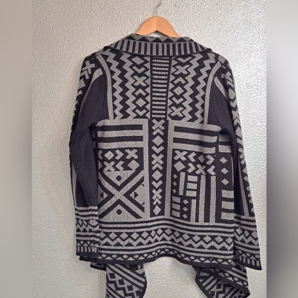 Sisters Assymetrical Tribal Print Open Cardigan   Size L - Picture 8 of 9